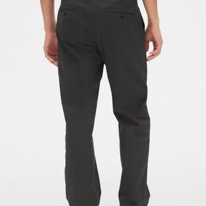 Gap Modern Khaki in Relaxed Fit for Men